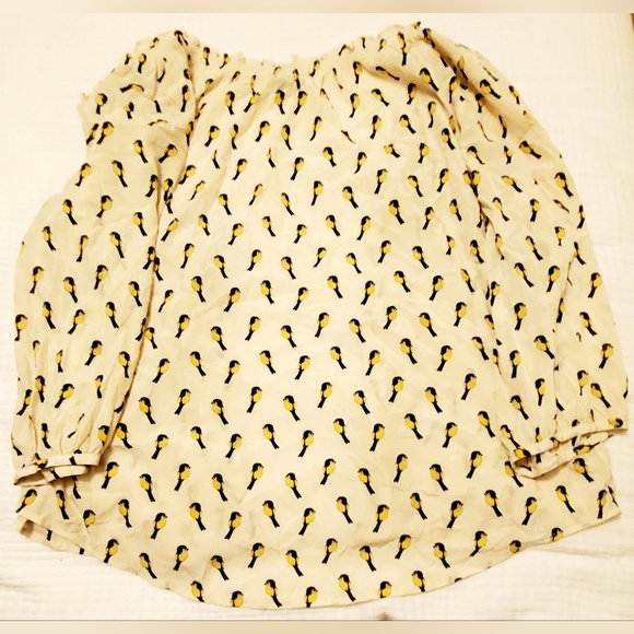 XL CREAM BUTTON DOWN WITH BLUE BIRDS - Picture 3 of 8